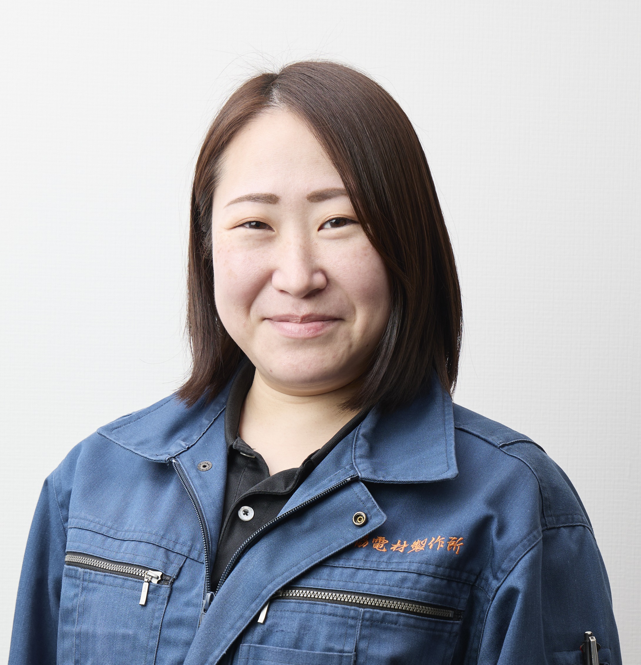 細かなキズも見逃さない検査・仕上げ担当スタッフ