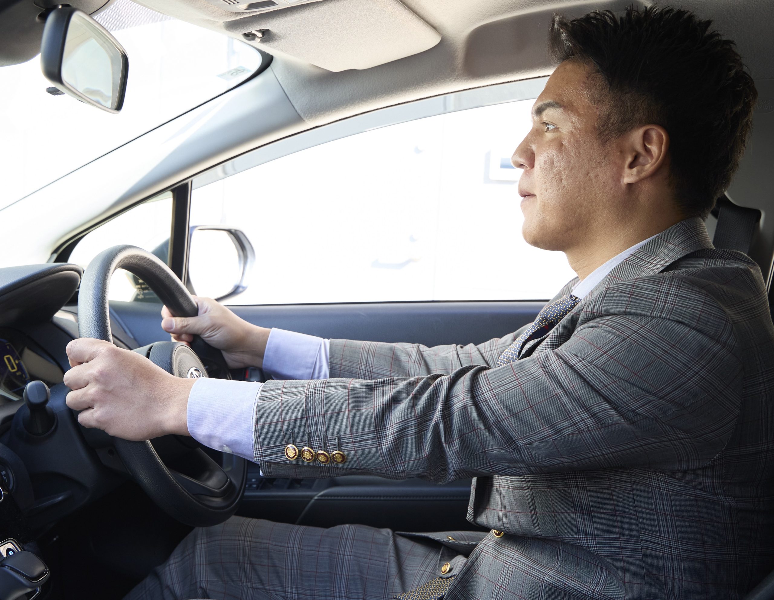 大阪近郊のお客様をフットワーク軽く訪問する営業スタッフ